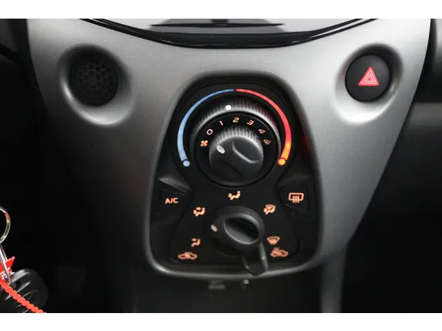 Toyota Aygo 1.0 VVT-i x-play 2021 Benzine 7