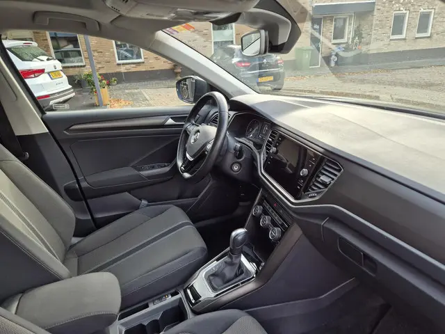 Volkswagen T-Roc 1.5 TSI Style Business 2020 Benzine 16