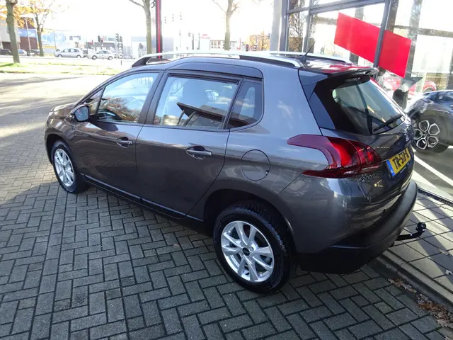 Peugeot 2008 1.2 PureTech Blue Lion 130 PK 2018 Benzine 7