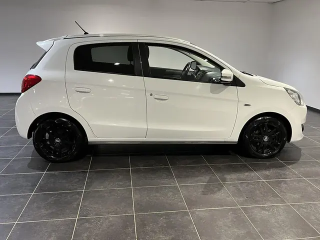 Mitsubishi Space Star 1.0 Intense 2015 Benzine 20