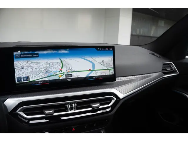 BMW 3 Serie Touring 318i 2024 Benzine 11
