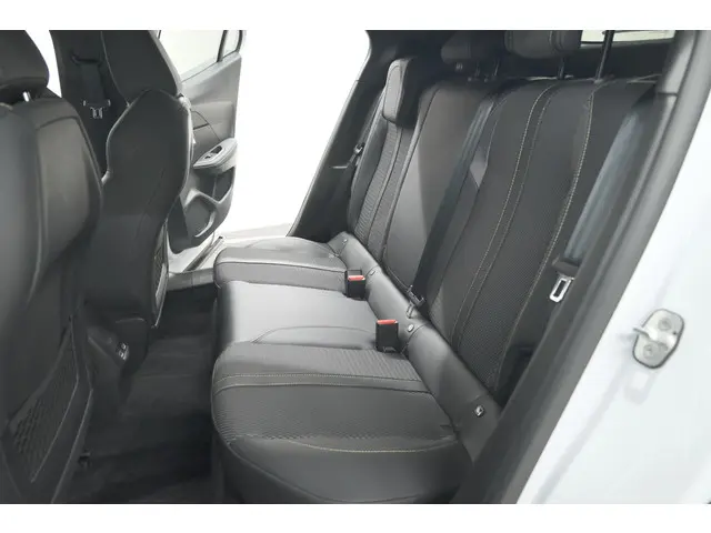 Peugeot 2008 PureTech 130 EAT8 GT 2024 Benzine 34