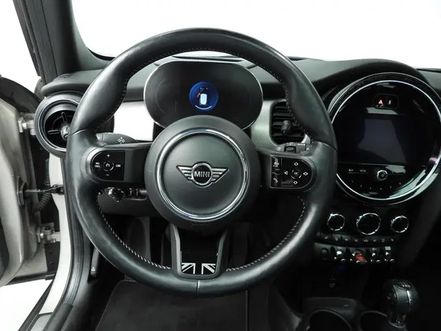MINI 5-Deurs 1.5 Cooper 2021 Benzine 12