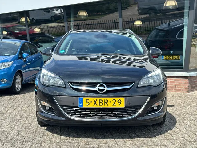 Opel Astra Sports Tourer 1.4 Turbo Cosmo 2014 Benzine 2