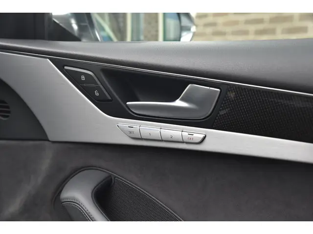Audi A8 4.0 TFSI S8 quattro Pro Line+ 2013 Benzine 47
