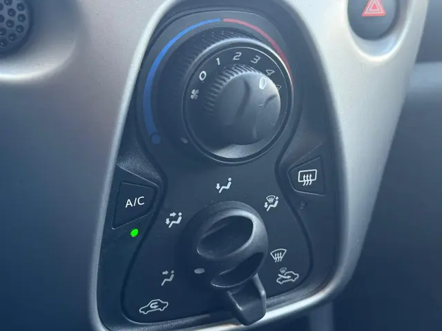Toyota Aygo 1.0 VVT-i x-play 2017 Benzine 14