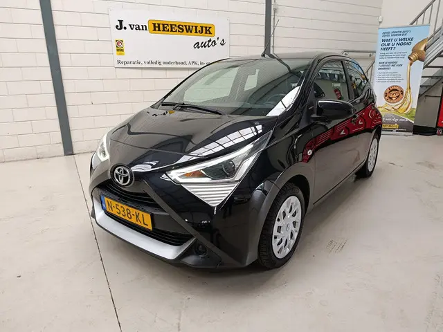 Toyota Aygo 1.0 VVT-i x-play 2021 Benzine 16