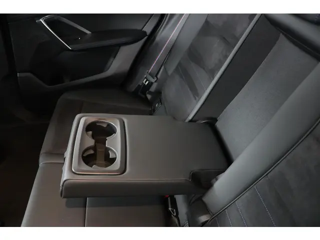 BMW X1 xDrive23i 2026 Benzine 35