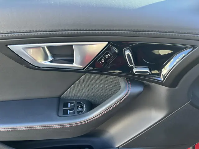 Jaguar F-Type 3.0 V6 S Convertible 2013 Benzine 12