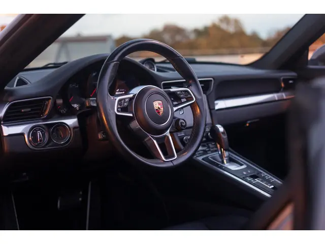 Porsche 911 991 Cabrio 3.0 Carrera 4 2017 Benzine 10