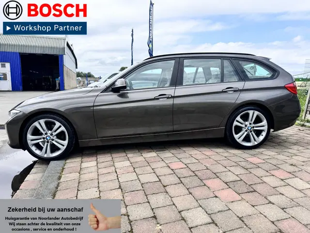 BMW 3 Serie Touring 328i High Executive 2014 Benzine 9