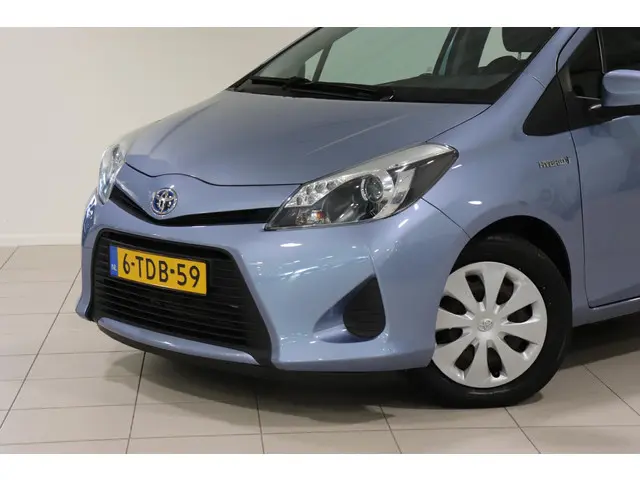 Toyota Yaris 1.5 Hybrid Aspiration, 2014 Hybride Benzine 10