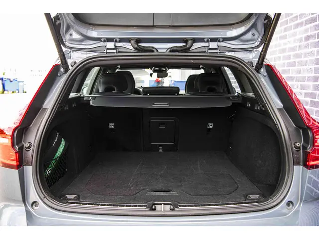 Volvo V60 2.0 B4 Plus Dark 2023 Benzine 33