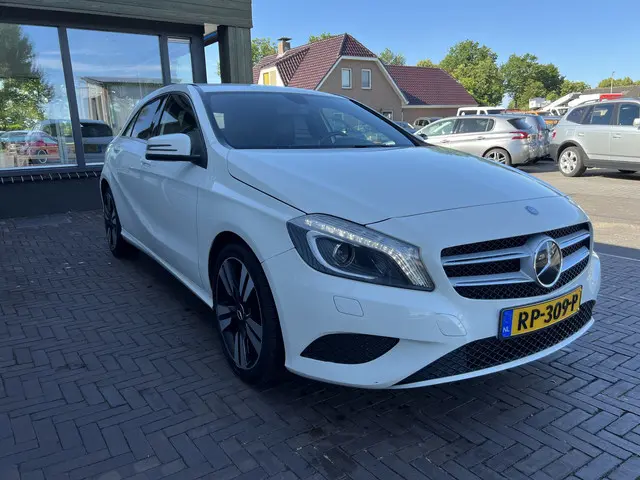 Mercedes-Benz A-Klasse 180 2012 Benzine 17