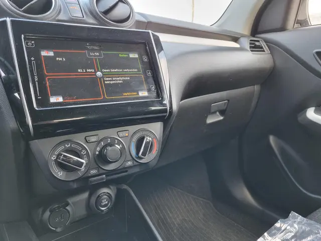 Suzuki Swift 1.2 Select Smart Hybrid 2023 Benzine 32