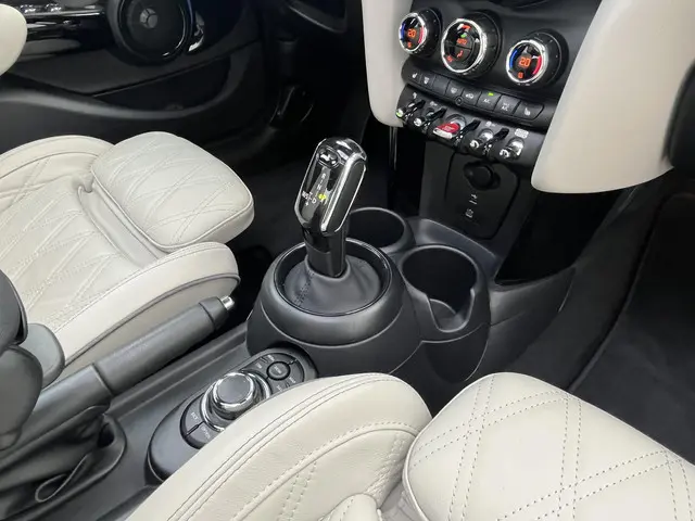 MINI Cooper Mini 1.5 Classic 2023 Benzine 67