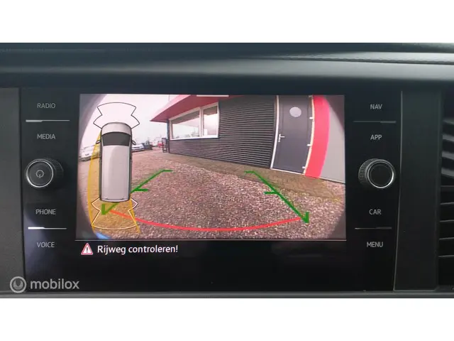 Volkswagen Transporter 2.0 TDI L2H1 30 DC 2020 Diesel 17