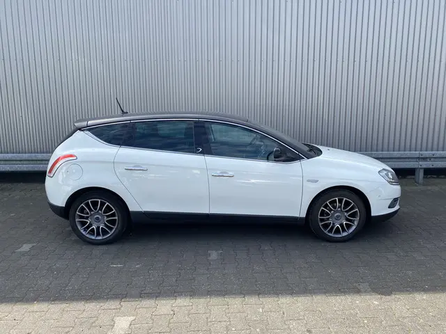 Lancia Delta 1.4 M.air Silver 2012 Benzine 10