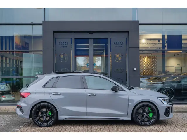 Audi RS3 Sportback 2.5 TFSI 400PK Quattro 2023 Benzine 6