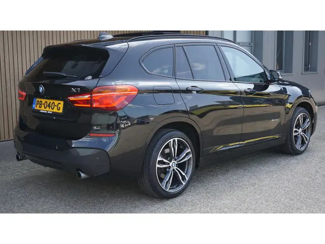 BMW X1 xDrive25i 232pk M-Sport & Shadow-Line 2017 Benzine 5