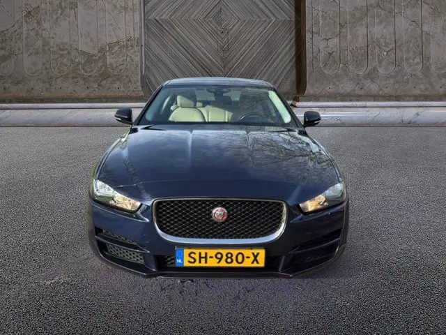 Jaguar XE 2