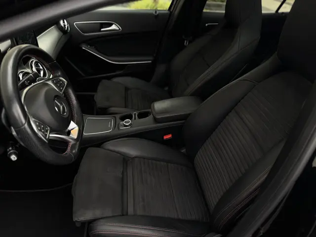 Mercedes-Benz GLA 180 AMG Aut 2019 Benzine 4
