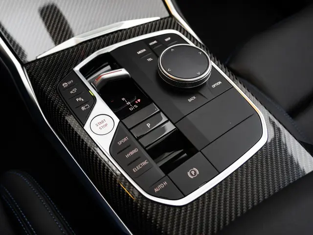 BMW 3 Serie Touring 330e xDrive 2025 Hybride Benzine 24