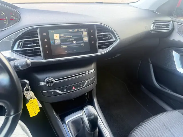 Peugeot 308 SW 1.2 PureTech Blue Lion 2017 Benzine 18