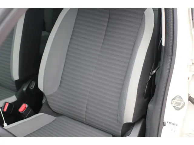 Toyota Aygo 1.0 VVT-i x-play limited 2019 Benzine 9