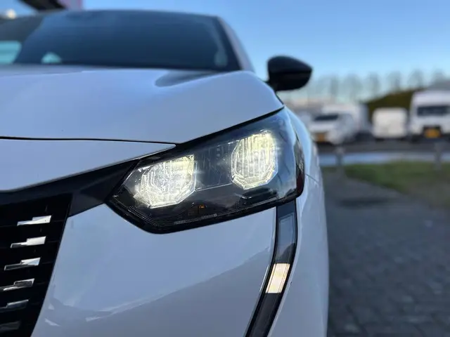 Peugeot 208 1.2 PureTech Active Pack 2022 Benzine 9