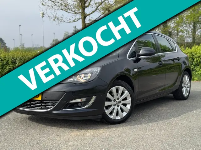 Opel Astra 1.4 Cosmo 1/2leer Nap Camera 2014 Benzine