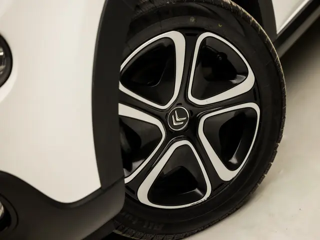 Citroën C3 1.2 PureTech Shine Sport 2018 Benzine 27