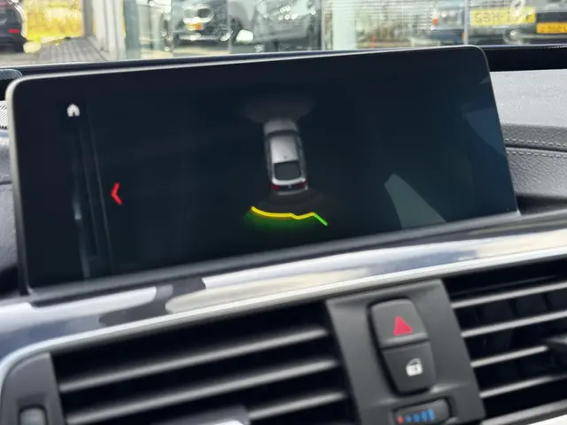 BMW 3 Serie 320i xDrive High Executive 2020 Benzine 18