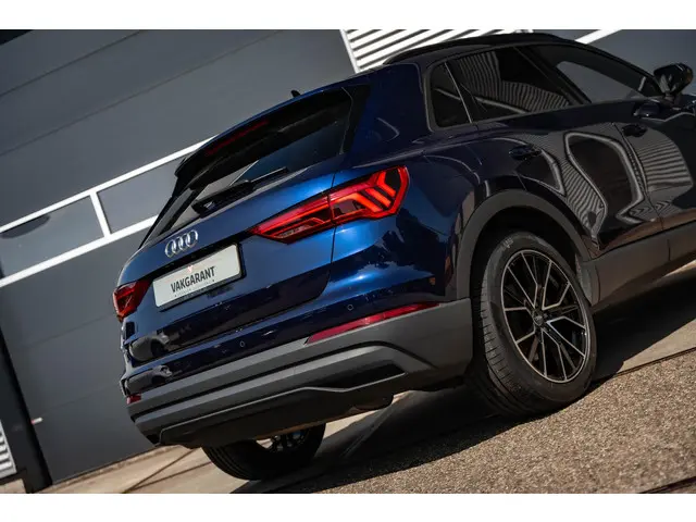 Audi Q3 45 TFSI e S edition 2022 Hybride Benzine 22