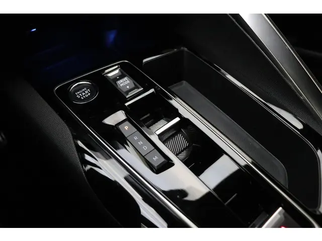 Peugeot 5008 1.2 Hybrid GT 2024 Benzine 24