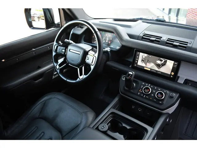 Land Rover Defender 110 D300 SE 2021 Diesel 23