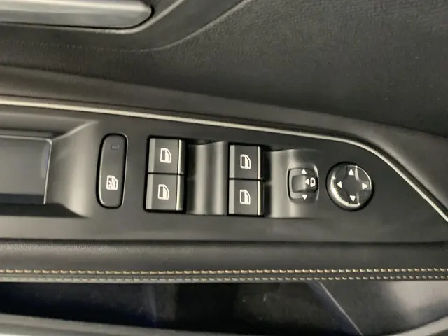 Peugeot 3008 1.6 HYbrid4 300 GT 2022 Hybride Benzine 18