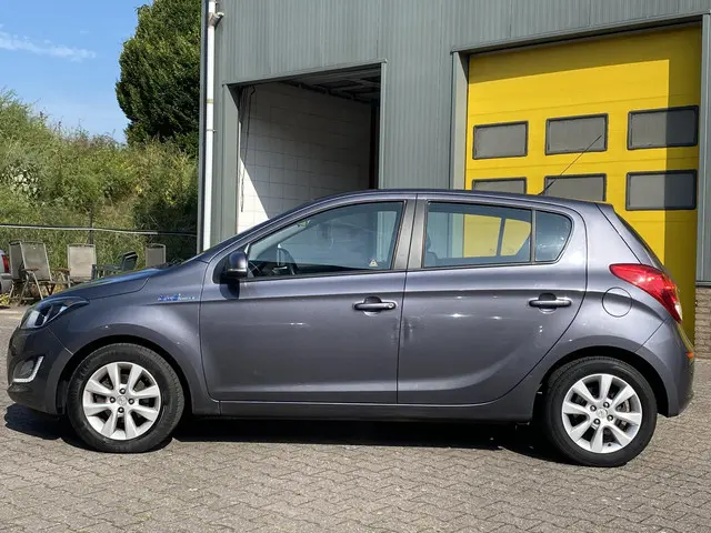 Hyundai i20 1.2i i-Deal 2014 Benzine 2