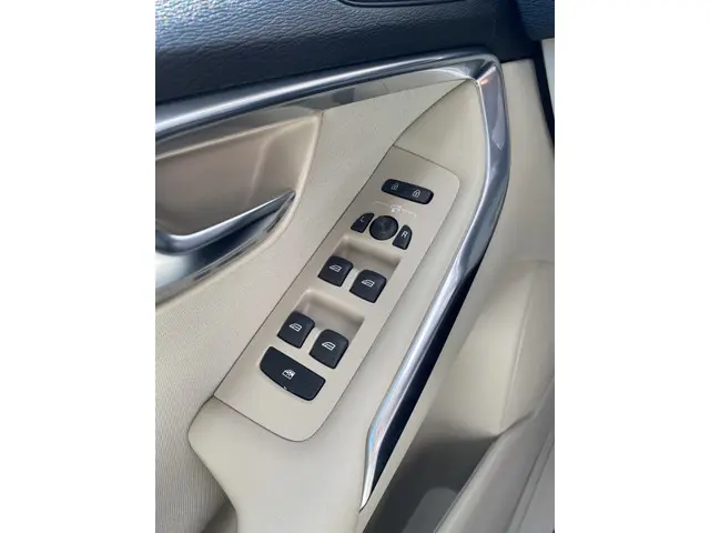 Volvo V40 1.6 T3 Momentum 2012 Benzine 14