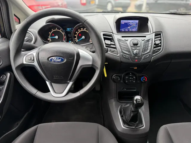 Ford Fiesta 1.0 Style NAVI|AIRCO|LM VELGEN 2013 Benzine 9