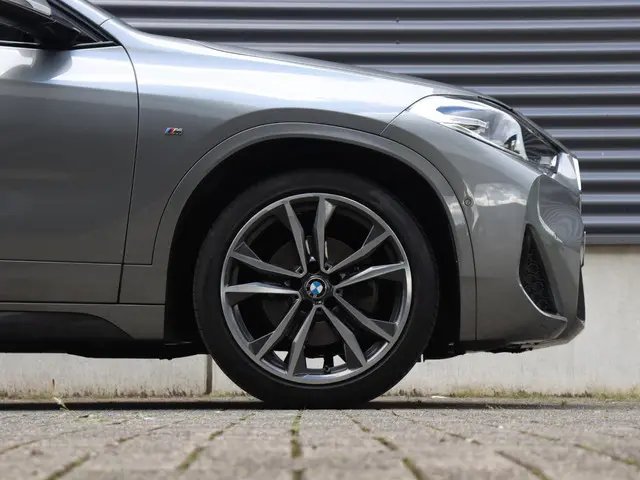 BMW X2 sDrive18i 2022 Benzine 6