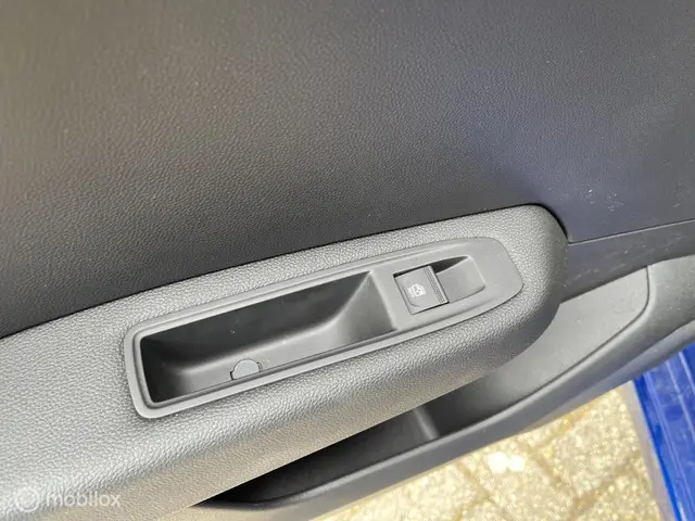 Mitsubishi Colt 1.0T MT Intense+ 2025 Benzine 8