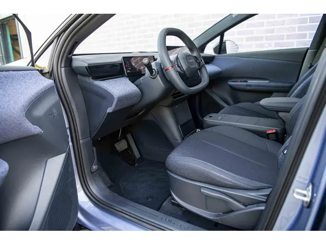 Lynk & Co 02 Core 66 kWh 2026 Elektrisch 29