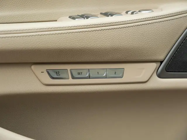 BMW 7 Serie 740i High Executive 2017 Benzine 40