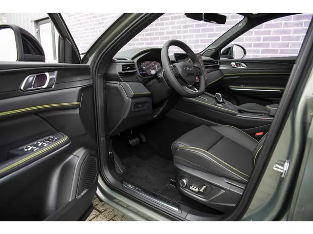 Lynk & Co 01 1.5 Plug-in Hybrid More 2025 Hybride Benzine 29