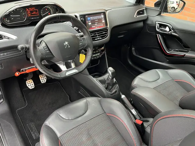 Peugeot 208 PureTech 110 GT-line 2017 Benzine 3