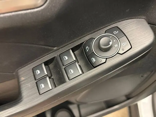 Ford Kuga 2.5 PHEV Titanium 2023 Hybride Benzine 12