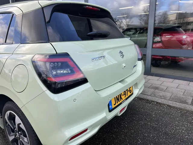 Suzuki Swift 1.2 Style Smart Hybrid 2025 Benzine 6