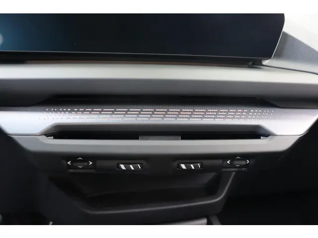 BMW 1 Serie 120 M Sport Design Edition 2025 Benzine 20