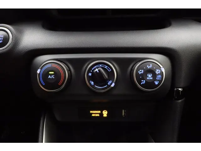 Toyota Yaris 1.5 VVT-i 125pk Dynamic 2022 Benzine 18